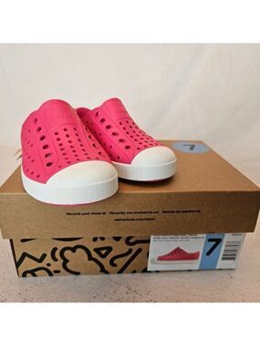 Native Jefferson Kids Pink Slip-On Shoes, New in Box, Children's Size 7